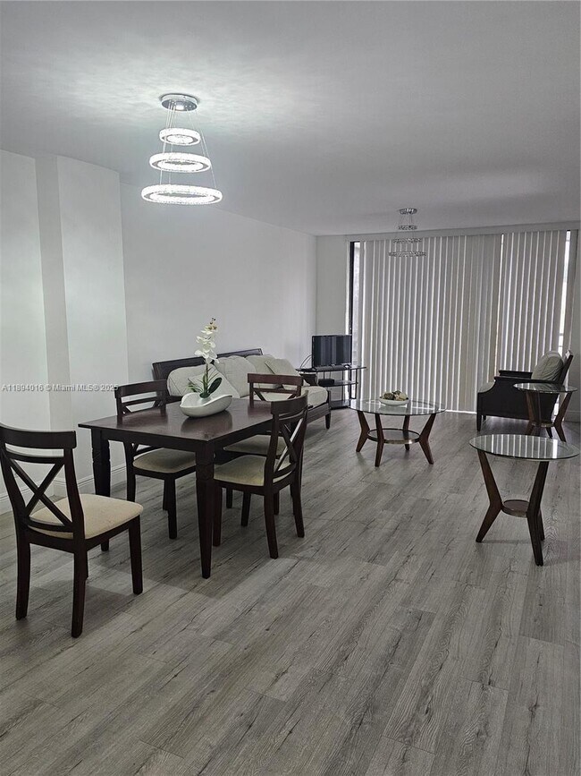 Foto del edificio - 20400 W Country Club Dr