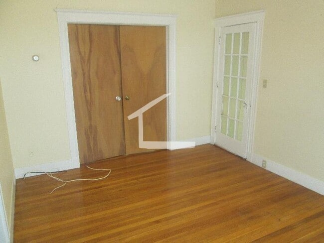 Foto del edificio - 9/1 No Fee! Spacious 3BR near Oak Sq, BC, w/d in unit!
