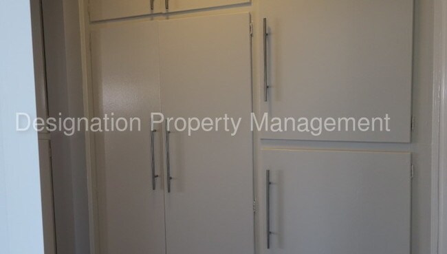 Building Photo - 7638 Hampton Ave