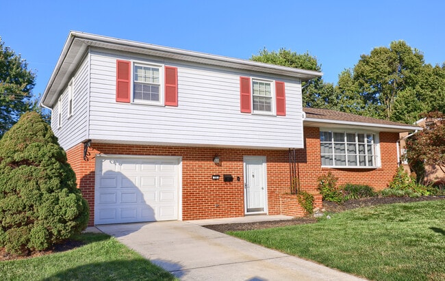 33 S West Ave