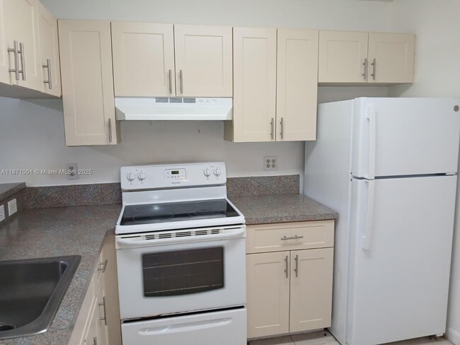 Building Photo - 9937 Nob Hill Ct