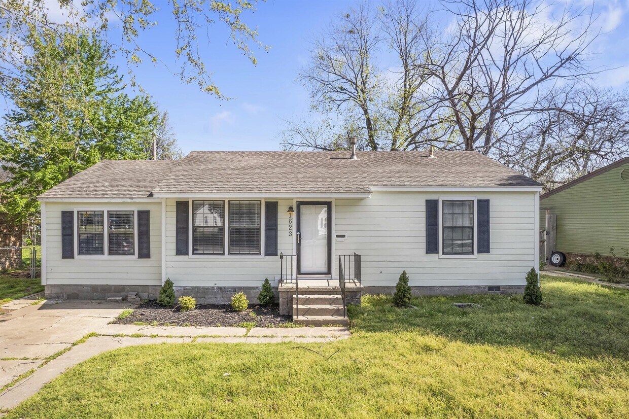 Foto principal - 1623 E 45th Pl