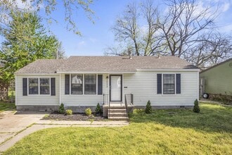 Building Photo - 1623 E 45th Pl