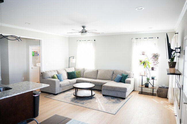 Foto del edificio - 2486 Griffith Rd