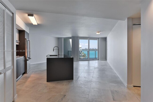 Foto del edificio - 9821 E Bay Harbor Dr