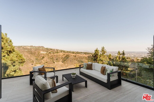 Foto del edificio - 1666 Summitridge Dr