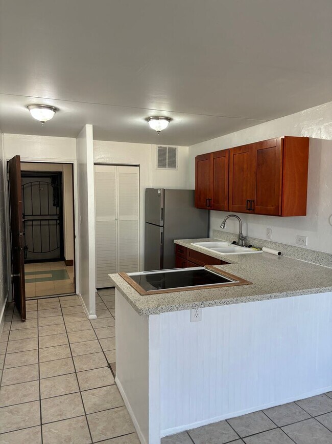 Foto del edificio - Harbor Lights 1-Bedroom – Pool, Courtyard, & Steps to Shopping