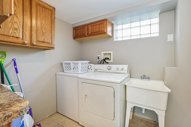 Building Photo - 7002 W Farragut Ave