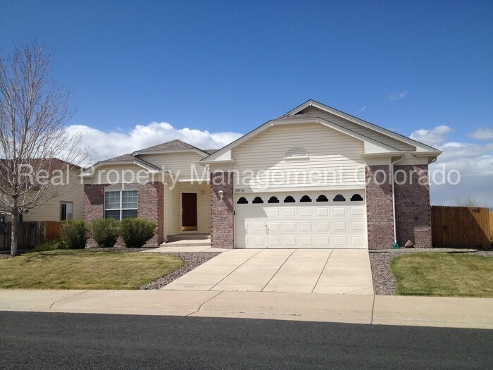 Primary Photo - Great Home with Mountain Views
