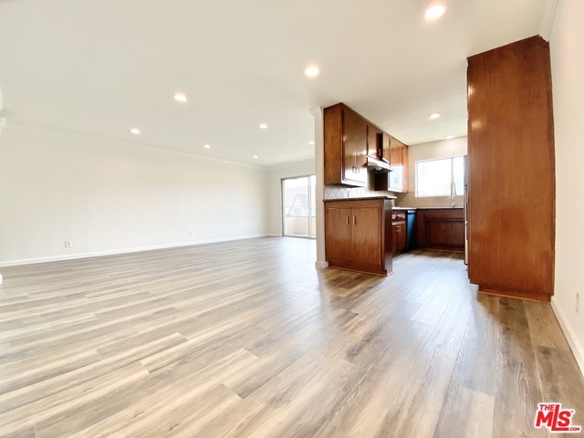 Building Photo - 1446 S Canfield Ave