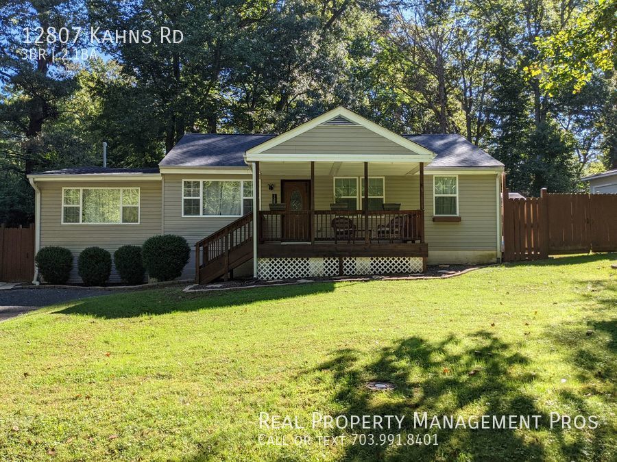 Primary Photo - Fenced Rear Backing to Trees/Qualify for a...