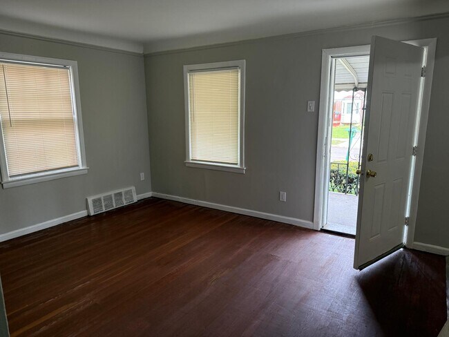 Foto del edificio - 11705 Glastonbury Ave