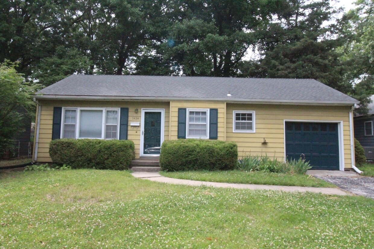 5434 Cedar St, Roeland Park, KS 66205 House Rental in Roeland Park
