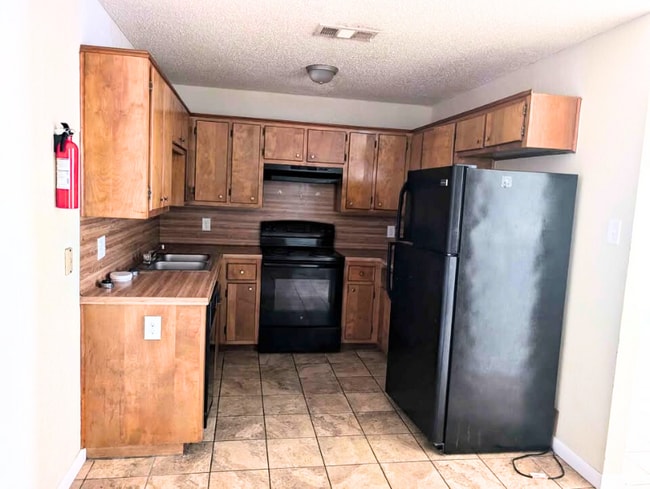 Foto del edificio - 102 E Truman Ave