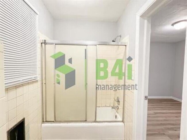 Foto del edificio - 355 Liberty Ave