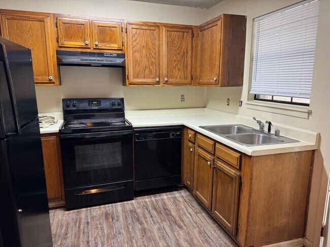 Foto del edificio - 3 Bed/1.5 Bath Near Fox Meadow Schools!