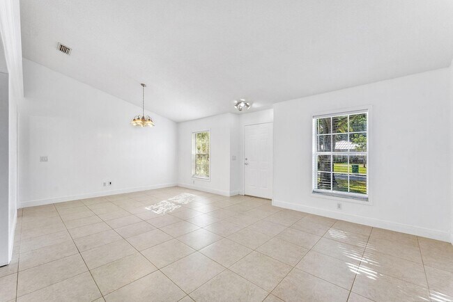 Foto del edificio - 655 SE Ron Rico Terrace