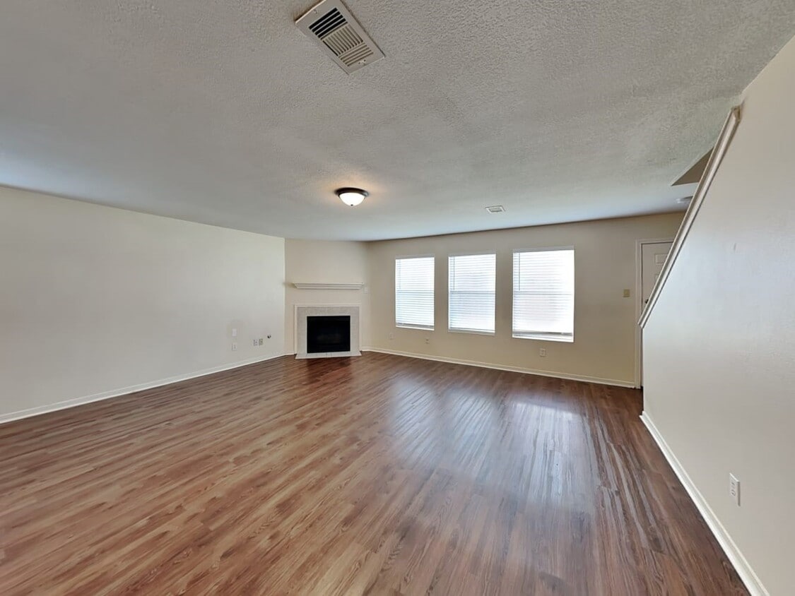 Building Photo - 1818 Day Lily Way