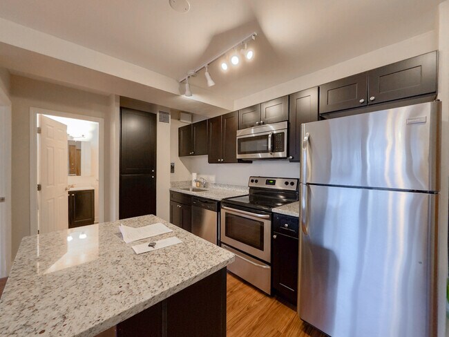 Foto del edificio - 4180 N Marine Dr