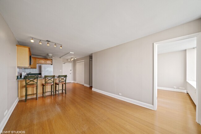 Foto del edificio - 1455 N Sandburg Terrace