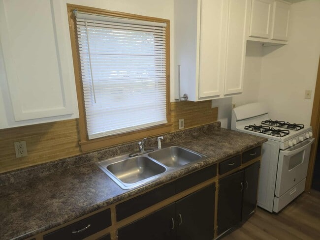 Building Photo - 2 N Richard Dr