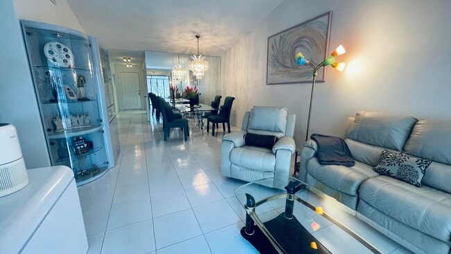 Building Photo - 15378 Lakes of Delray Blvd
