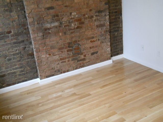 Building Photo - 530 E 5th St