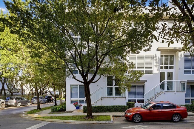 Foto del edificio - 6671 NW 105th Pl