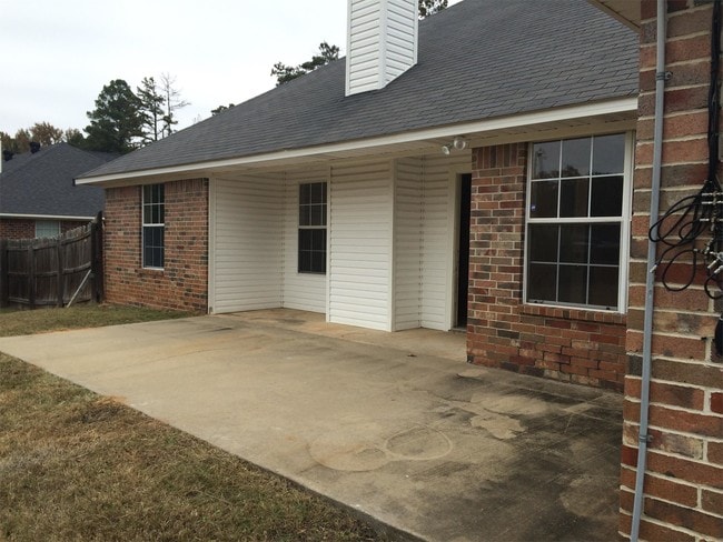 Building Photo - 484 Stone Rd