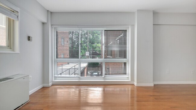 Foto del edificio - 5315 Connecticut Ave NW