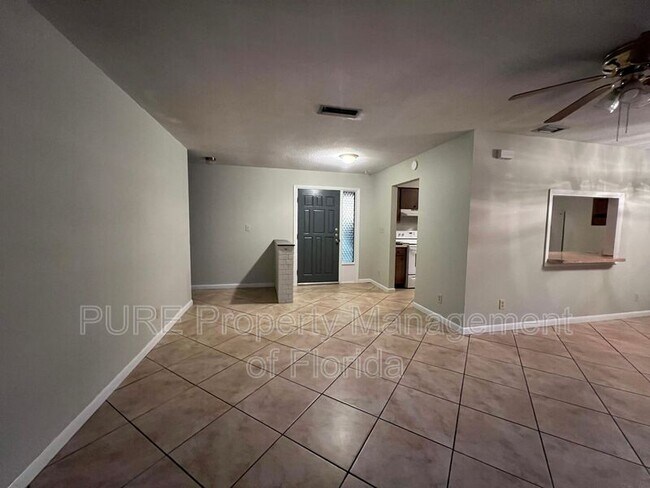 Foto del edificio - 7 Spring Lake Pl