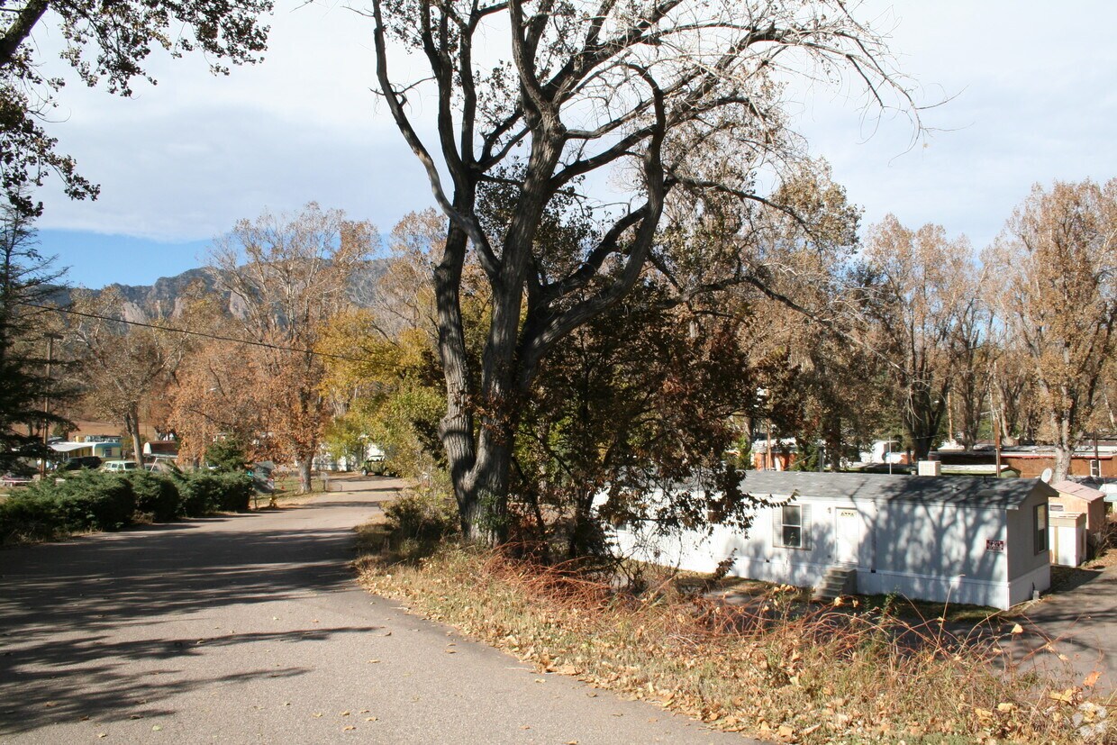 Building Photo - 1561 S Foothills Hwy