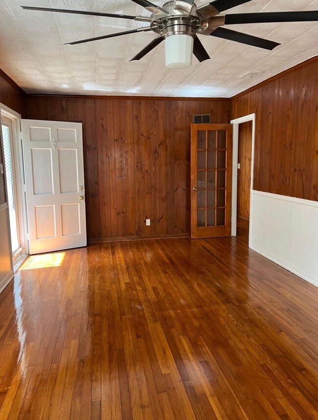 Foto del edificio - 1031 Oakland Dr