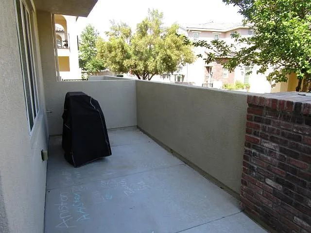 Building Photo - Beautiful Valencia Townhome in Desirable West Creek Community