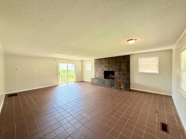 Photo - 17113 Green Hill Rd House