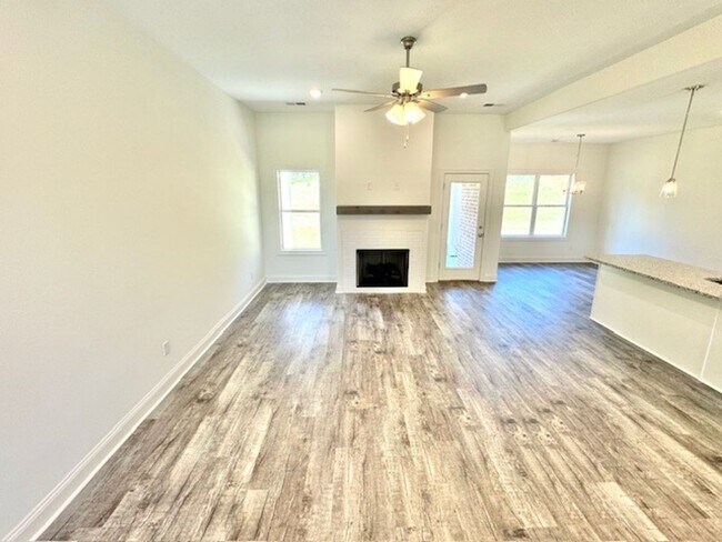 Building Photo - Now Leasing A 5-Bedroom 3 Bath Home In Oli...
