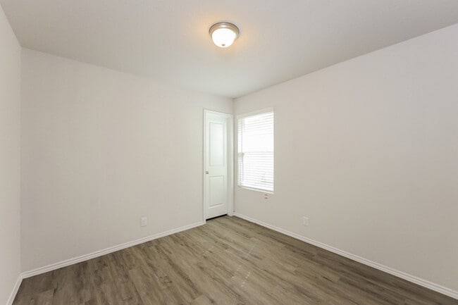 Building Photo - 9326 Somers Bend