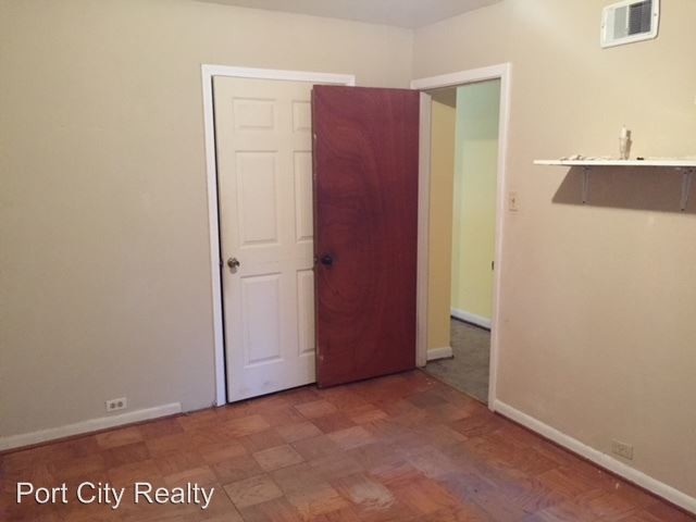Building Photo - 3 br, 1.5 bath House - 922 Windsor