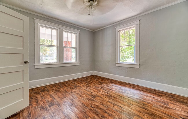 Building Photo - 453 S McQueen St