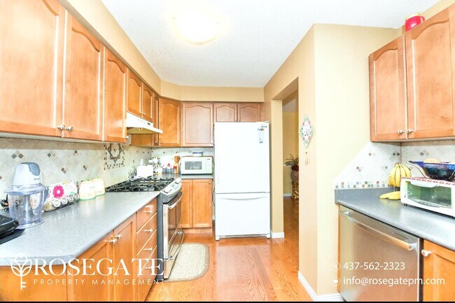 Building Photo - Spacious 3-Bedroom + Den, 1.5-Bath Home in...