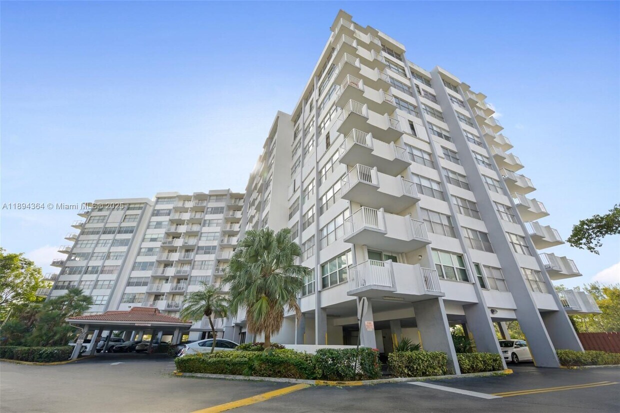 Foto principal - 1300 NE Miami Gardens Dr