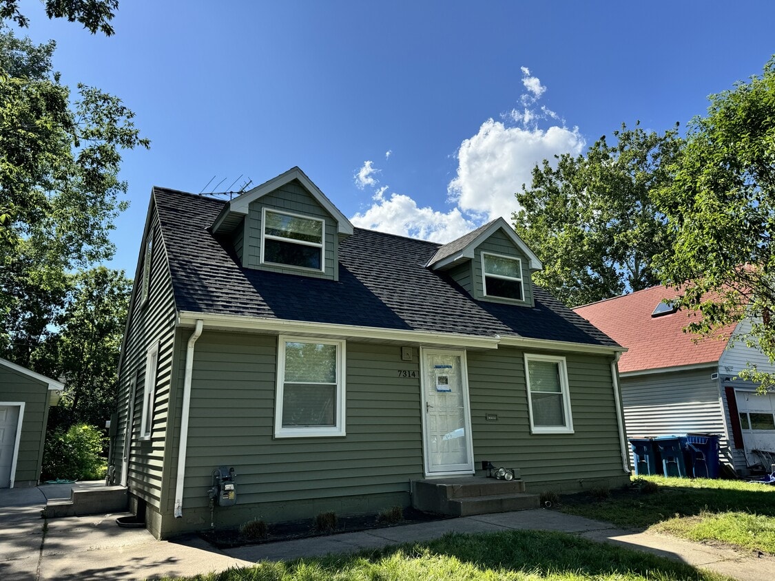 Primary Photo - 7314 James Ave S