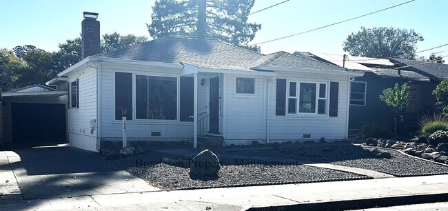 Building Photo - West Petaluma Home