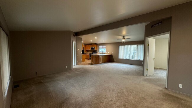 Building Photo - Look at this great 3 Bedroom House in Wins...