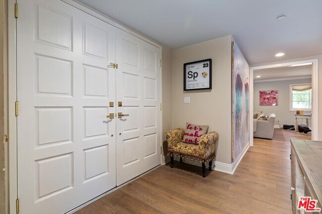 Building Photo - 11842 Darlington Ave