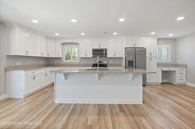 Foto del edificio - 537 Royal Palm Blvd