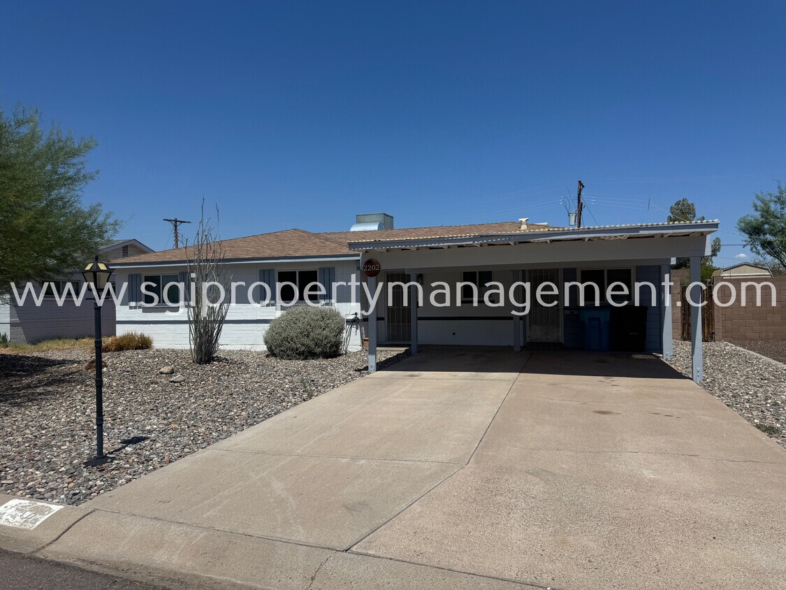 Foto principal - 2202 W Palmaire Ave