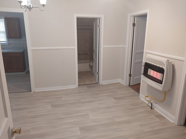 Building Photo - 1303 S Summit St