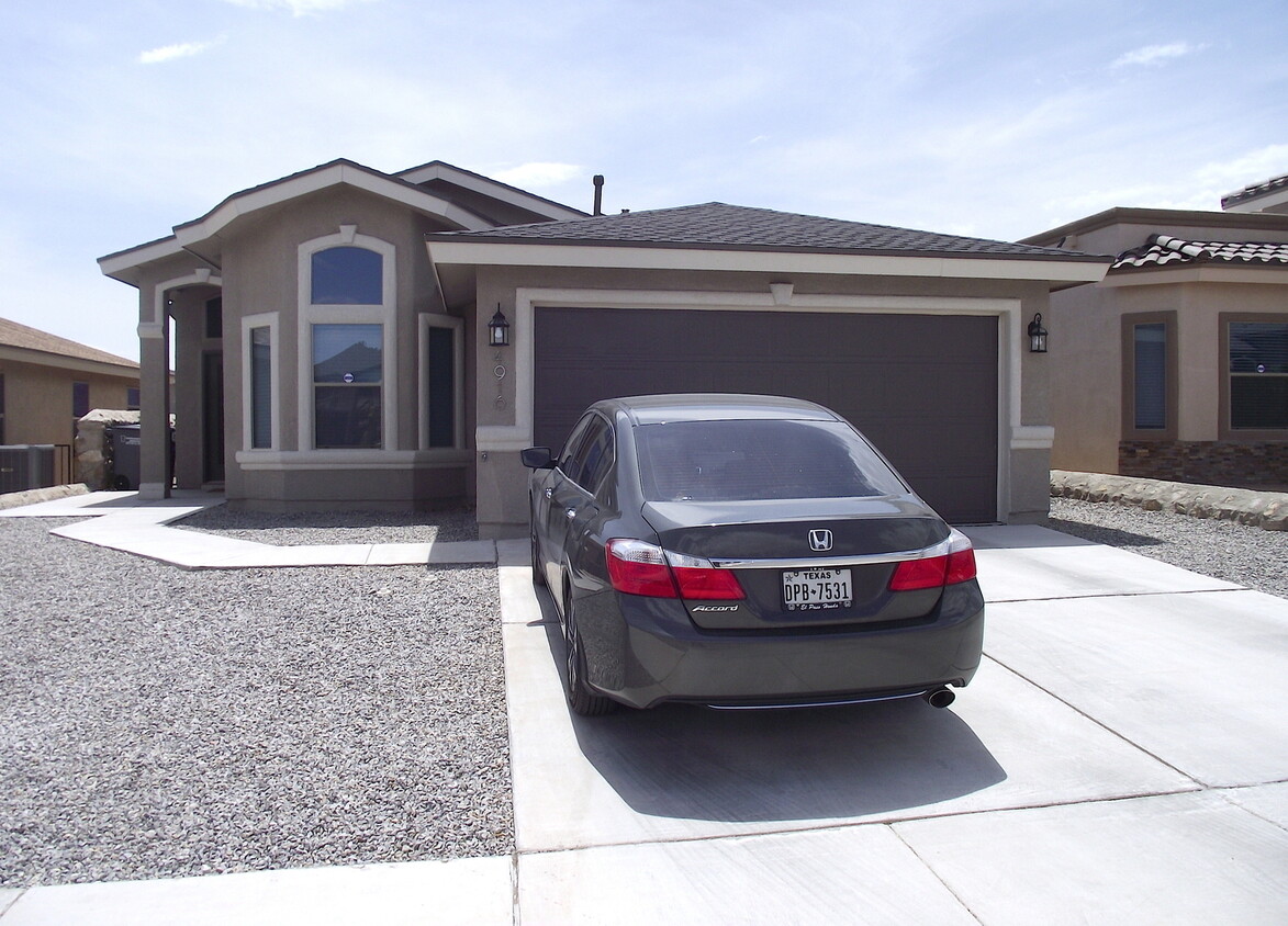 Foto principal - Northeast El Paso 3bed, 2 bath REFRIG A/C ...