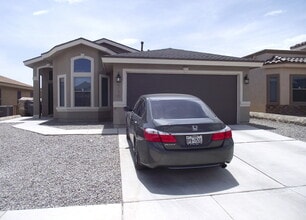 Building Photo - 4916 Silver Ranch Ave